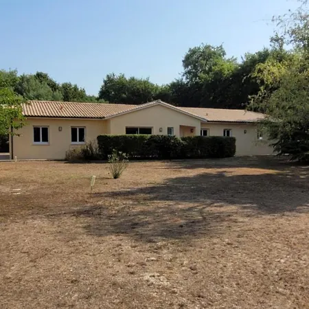 Spacious * Saint-Vivien-de-Medoc