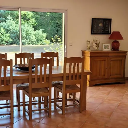 Spacious Saint-Vivien-de-Medoc