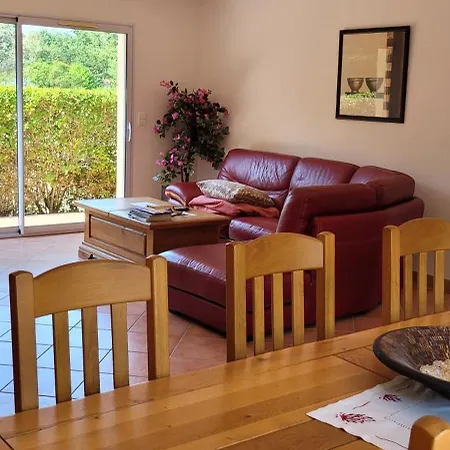 Villa Spacious Saint-Vivien-de-Medoc
